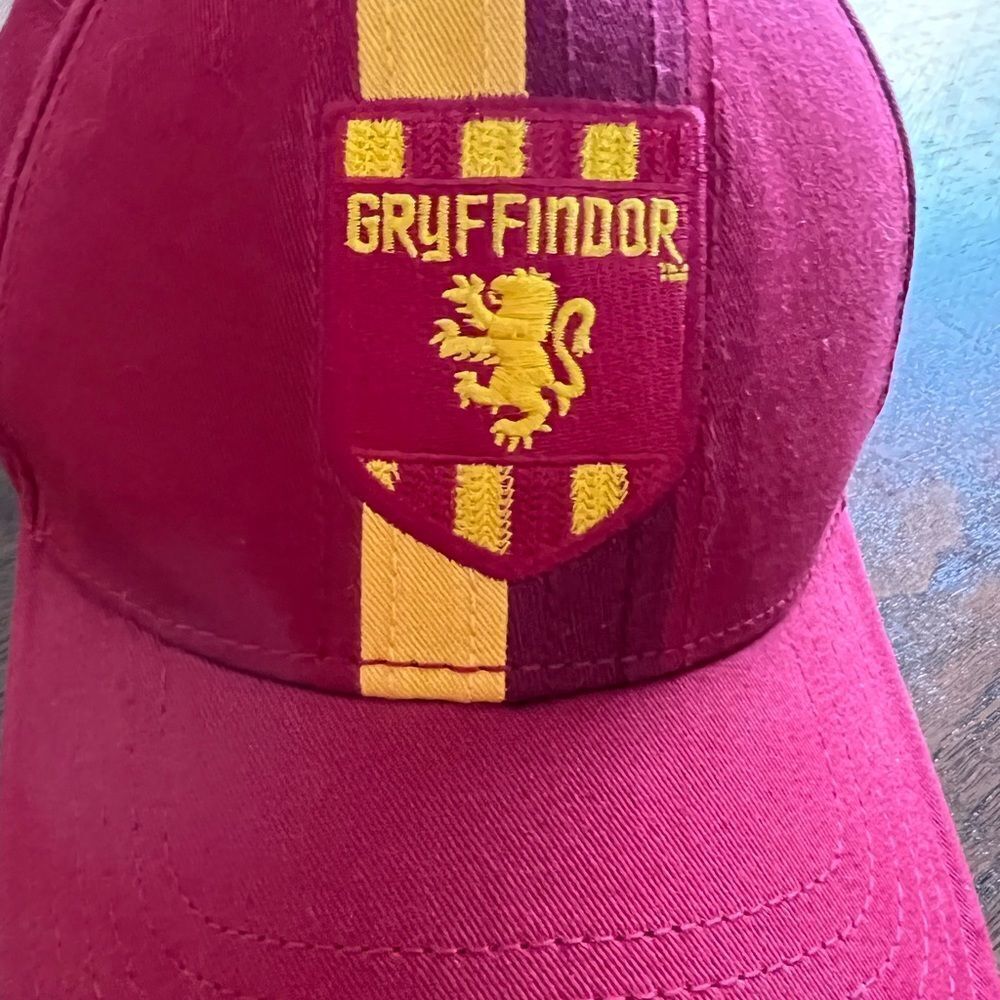 Harry Potter Gryffindor Hat - Picture 6 of 7